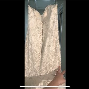 W E D D I N G    D R E S S